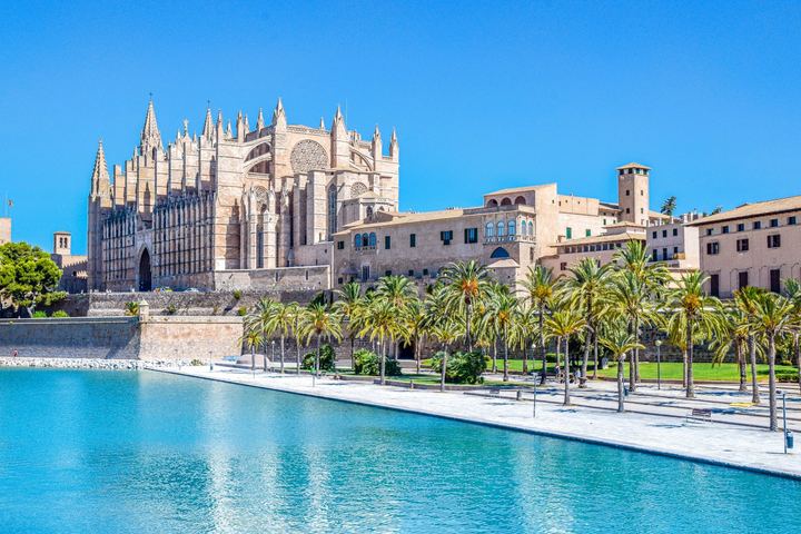 Palma de Mallorca – gotycka katedra La Seu nad zatoką