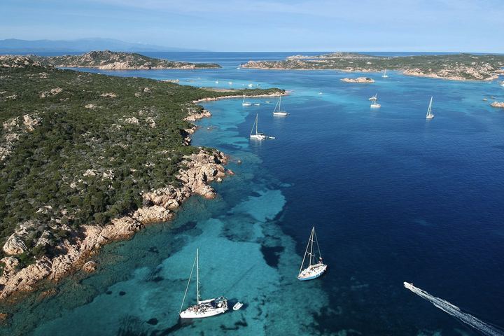 La Maddalena – jachty na turkusowej wodzie archipelagu